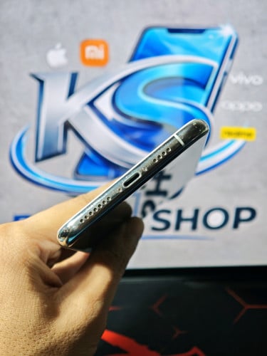 📱iPhone 11 Pro Max / LL/A💾Storage 64G✅នៅស្អាត98.5%🔋Battery 88%(លក់មានការធានាត្រឹមត្រូវ)