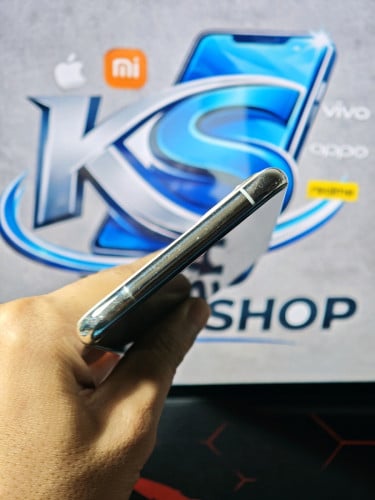 📱iPhone 11 Pro Max / LL/A💾Storage 64G✅នៅស្អាត98.5%🔋Battery 88%(លក់មានការធានាត្រឹមត្រូវ)
