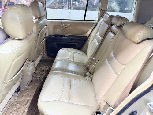 🔥Highlander 02V6ប៉ុង1 កៅអុីចុចក្នុងលឿង ផ្លាកលេខ2AN ឡានមូលអត់បុកប៉ះច្រេះ