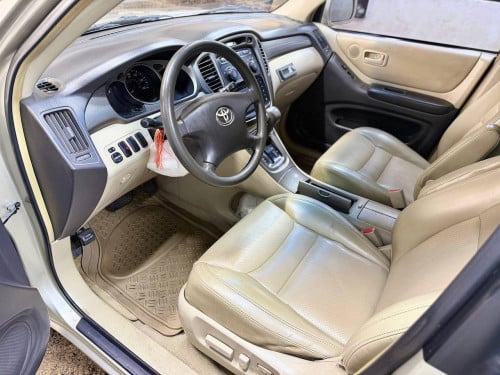 🔥Highlander 02V6ប៉ុង1 កៅអុីចុចក្នុងលឿង ផ្លាកលេខ2AN ឡានមូលអត់បុកប៉ះច្រេះ