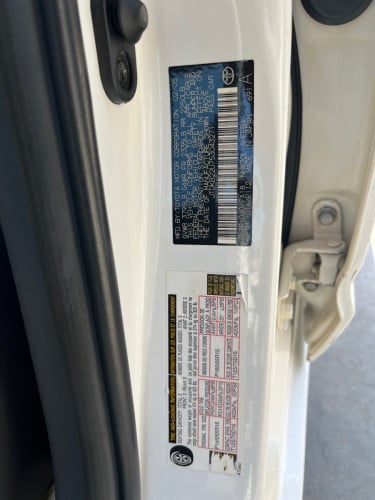 🚘toyota Pirus 06 haftfulll ពណ៍ស