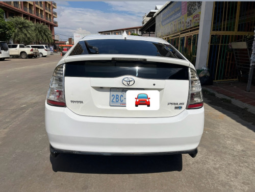 🚘toyota Pirus 06 haftfulll ពណ៍ស