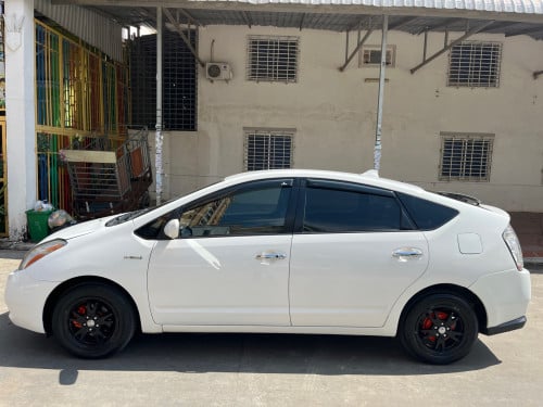 🚘toyota Pirus 06 haftfulll ពណ៍ស