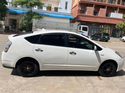 🚘toyota Pirus 06 haftfulll ពណ៍ស