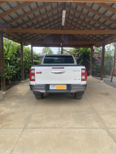 🚨 លក់: 2024 Toyota Hilux Revo V Edition 🚨