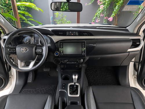🚨 លក់: 2024 Toyota Hilux Revo V Edition 🚨