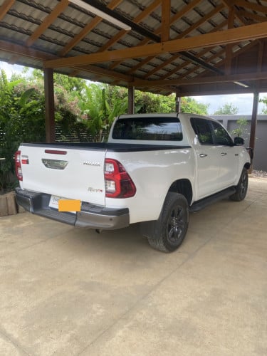 🚨 លក់: 2024 Toyota Hilux Revo V Edition 🚨