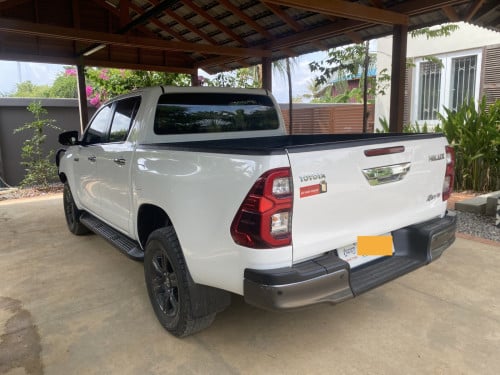 🚨 លក់: 2024 Toyota Hilux Revo V Edition 🚨