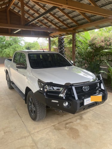 🚨 លក់: 2024 Toyota Hilux Revo V Edition 🚨