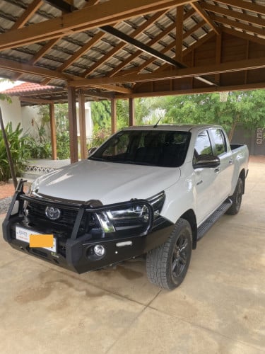 🚨 លក់: 2024 Toyota Hilux Revo V Edition 🚨
