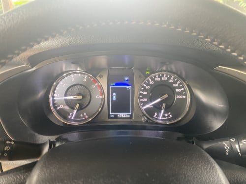 🚨 លក់: 2024 Toyota Hilux Revo V Edition 🚨