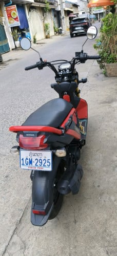 ម៉ូតូzoomerx 018លក់830$មានពន្ធ