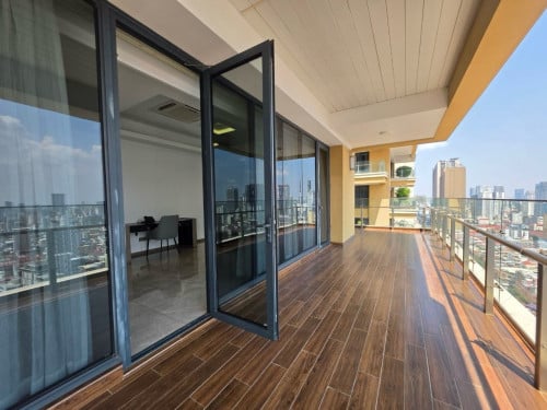 3 Bedroom Penthouse Sky Villa For Rent in Olympic