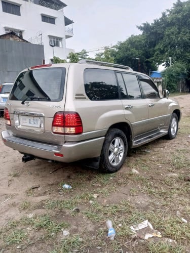 470ឆ្នាំ2000ម្ចាសដេីមលក់ដូសារី11000$ចរចារ