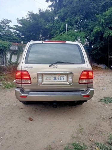 470ឆ្នាំ2000ម្ចាសដេីមលក់ដូសារី11000$ចរចារ