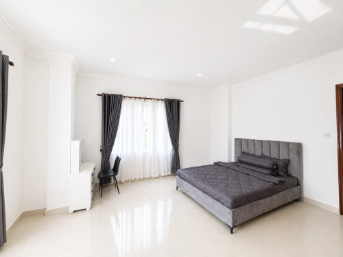 4BR Penthouse Fully furnished Serviced Apartment for rent in BKK1