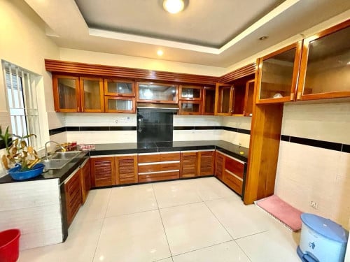 6 Bedroom Villa for Rent in Borey Pipup Thmey