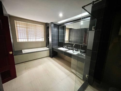 6 Bedroom Villa for Rent in Borey Pipup Thmey