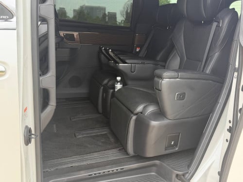 ALPHARD 2024 Lounge HEV New 99%
