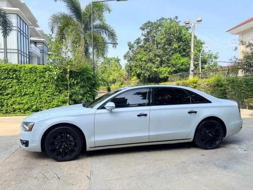 Audi A8L តួវែង 2013ដំបូលបើក 2 តង់ កៅអីម៉ាស្សា Full option VIP