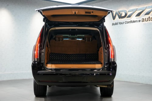 Cadillac Escalade 2016 V8 ទឹកនៅសុីន95%