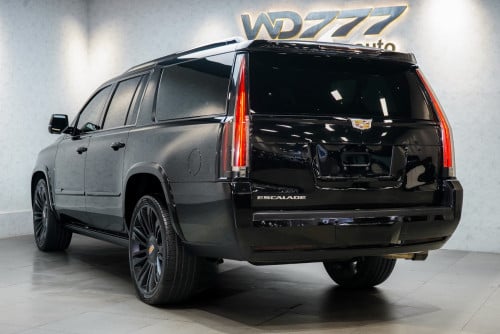 Cadillac Escalade 2016 V8 ទឹកនៅសុីន95%