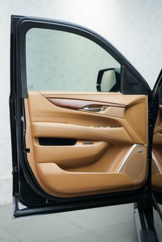Cadillac Escalade 2016 V8 ទឹកនៅសុីន95%