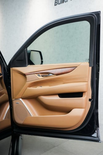 Cadillac Escalade 2016 V8 ទឹកនៅសុីន95%