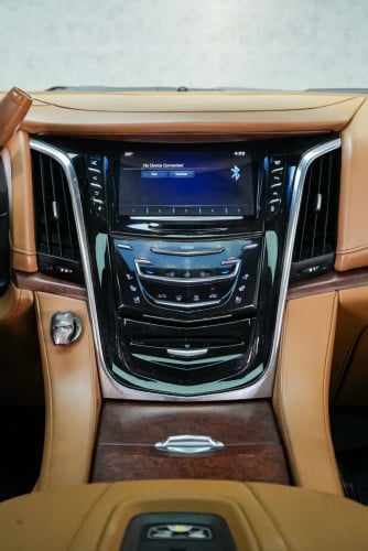 Cadillac Escalade 2016 V8 ទឹកនៅសុីន95%