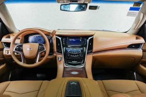 Cadillac Escalade 2016 V8 ទឹកនៅសុីន95%