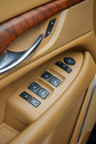 Cadillac Escalade 2016 V8 ទឹកនៅសុីន95%