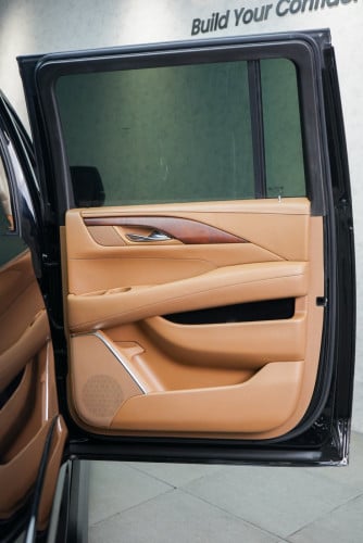 Cadillac Escalade 2016 V8 ទឹកនៅសុីន95%
