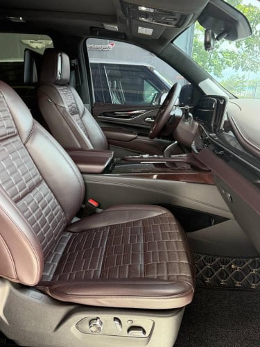 Cadillac Escalade ESV 600D