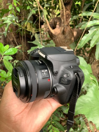 Canon 200D + Lens 50mm 1.8 STM