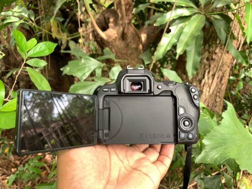 Canon 200D + Lens 50mm 1.8 STM