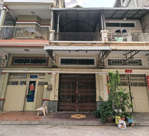 Code #F023🏠 ផ្ទះជួល ឬ លក់ + តម្លៃជួល : $300/ខែ+ តម្លៃលក់ : $150,000 (ចរចារ)+ ទំហំ : 4.1m x 16m