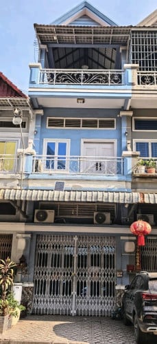 Code #F026🏠 ផ្ទះអាជីវកម្មជួល ឬលក់ ផ្សារឈូកមាស+ តម្លៃលក់ : $180,000 (ចរចារ)+ តម្លៃជួល : $500(ខែ)