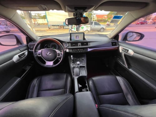 CT 200h 2012 For Rent /出租