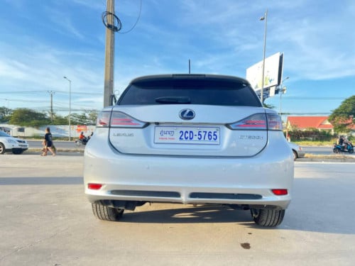 CT 200h 2012 For Rent /出租