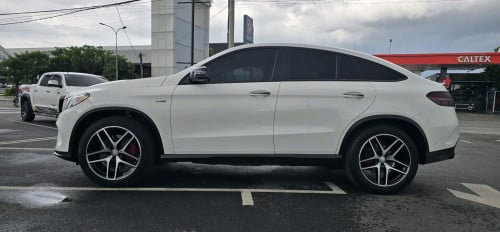GLE.43 AMG FULL-OPTION FOR SALE ON SPECIAL PRICE