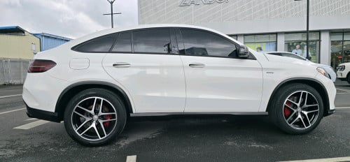 GLE.43 AMG FULL-OPTION FOR SALE ON SPECIAL PRICE