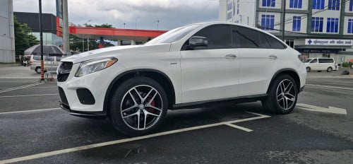 GLE.43 AMG FULL-OPTION FOR SALE ON SPECIAL PRICE