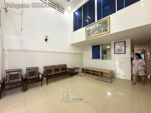 Ground Floor 3 Bedrooms House For Rent In Phsar Daeum Thkov Area