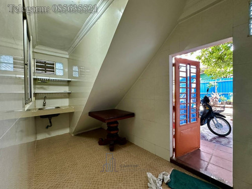 Ground Floor 3 Bedrooms House For Rent In Phsar Daeum Thkov Area