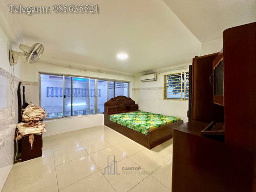 Ground Floor 3 Bedrooms House For Rent In Phsar Daeum Thkov Area