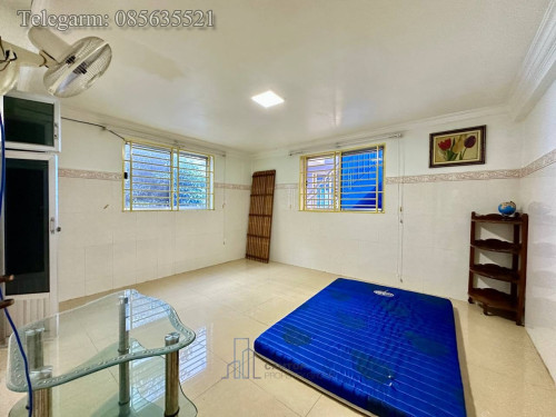 Ground Floor 3 Bedrooms House For Rent In Phsar Daeum Thkov Area