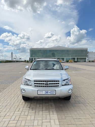 Highlander 6ម៉ាសុីនប៉ុង1ពណ៍ទឹកប្រាក់ ឆ្នាំ2002