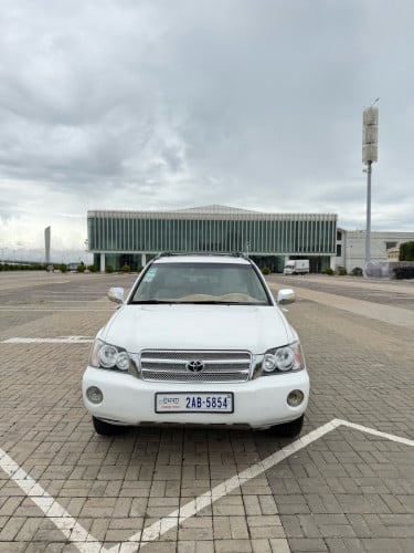 Highlander 6ម៉ាសុីនប៉ុង1ពណ៍ស ឆ្នាំ2002