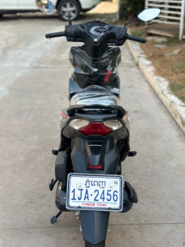 HONDA BEAT 022 ក្រុមហ៊ុន ម៉ាស៊ីនតាន់ហាប់នែនស្ងាត់ស្អាតជិះស្រួលស្ទុះខ្លាំងមិនលាន់មិនហុយមានពន្ធកាតគ្រឺ