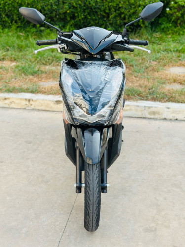 HONDA BEAT 022 ក្រុមហ៊ុន ម៉ាស៊ីនតាន់ហាប់នែនស្ងាត់ស្អាតជិះស្រួលស្ទុះខ្លាំងមិនលាន់មិនហុយមានពន្ធកាតគ្រឺ